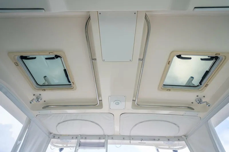 Slide: The Image of Pursuit S345 Offshore 2011 - 5758572