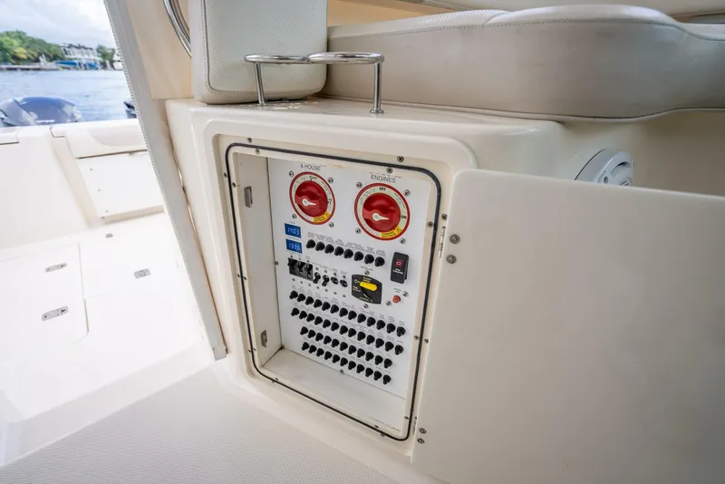 Slide: The Image of Pursuit S345 Offshore 2011 - 5758577