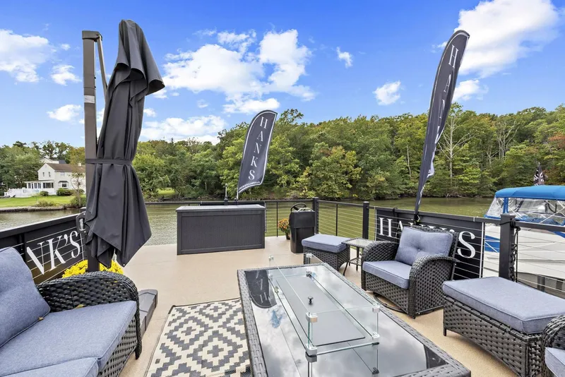 Slide: The Image of Custom Hanks 26 Houseboat 2026 - 5758703