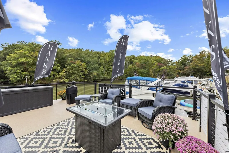 Slide: The Image of Custom Hanks 26 Houseboat 2026 - 5758705