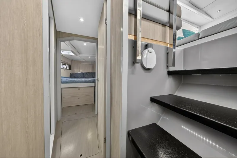 Slide: The Image of Leopard 51 2018 - 5758831