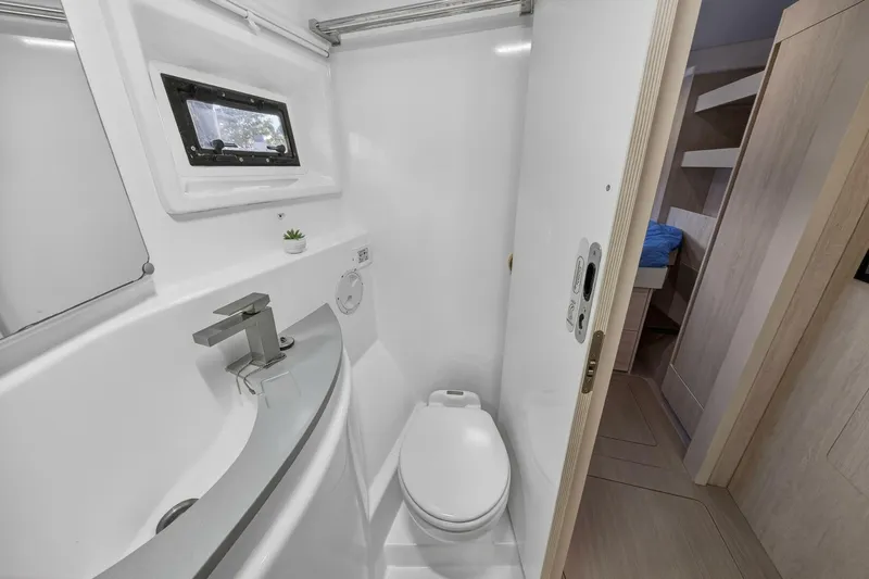 Slide: The Image of Leopard 51 2018 - 5758836