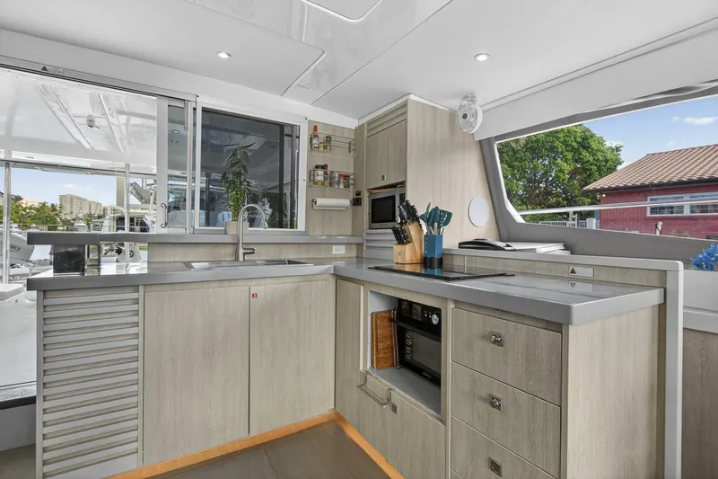 Slide: The Image of Leopard 51 2018 - 5758799