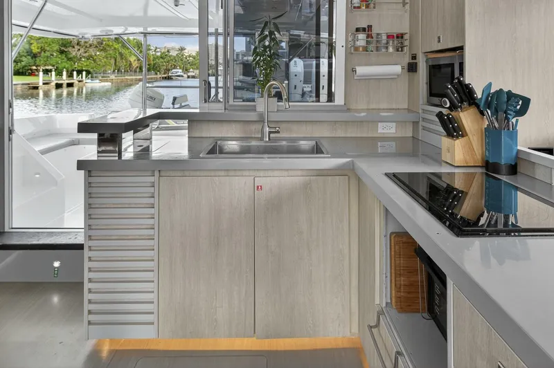 Slide: The Image of Leopard 51 2018 - 5758800