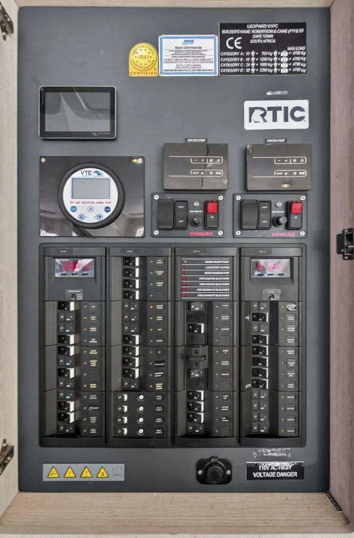 Slide: The Image of Leopard 51 2018 - 5758806