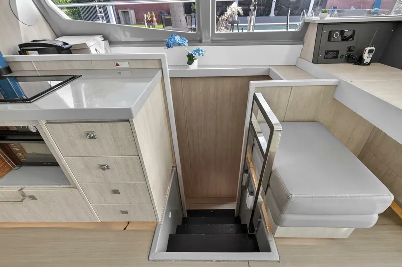 Slide: The Image of Leopard 51 2018 - 5758808