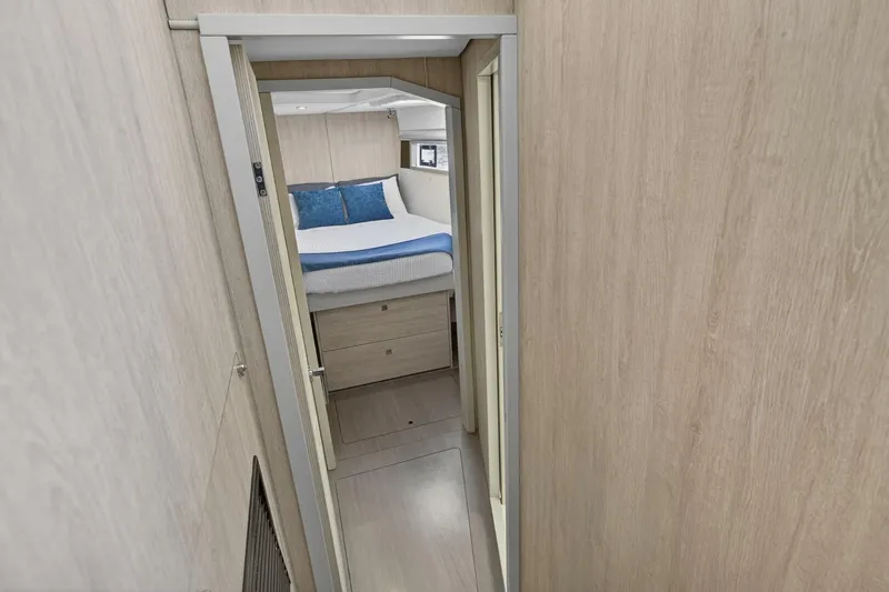 Slide: The Image of Leopard 51 2018 - 5758809