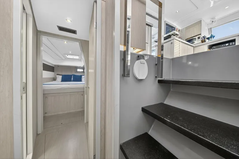 Slide: The Image of Leopard 51 2018 - 5758811