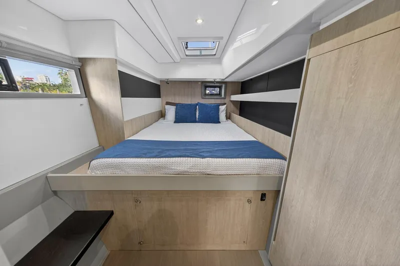 Slide: The Image of Leopard 51 2018 - 5758813