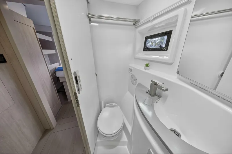 Slide: The Image of Leopard 51 2018 - 5758822