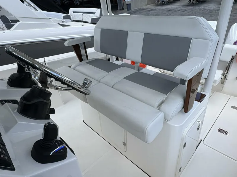 Slide: The Image of 2023 Pursuit S 288 - Helm - 5759037