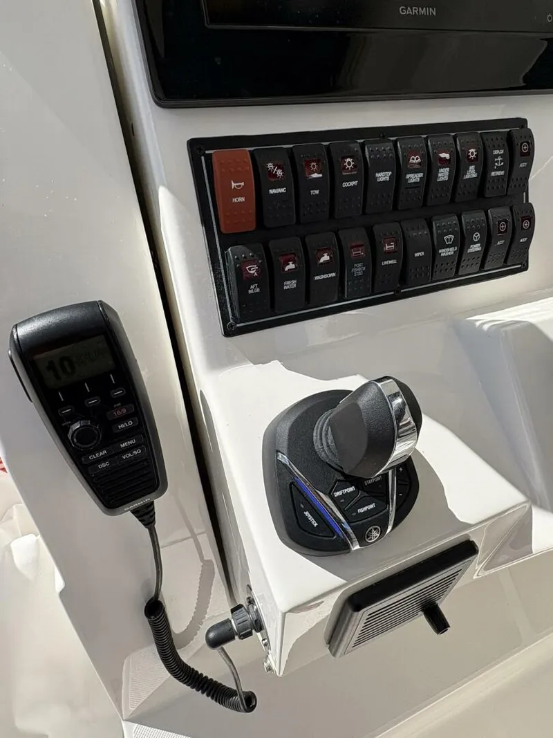 Slide: The Image of 2023 Pursuit S 288 - Helm/Electronics - 5759012