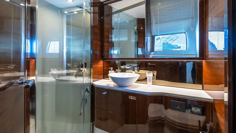 Slide: The Image of Princess Marine S60 Sportbridge 2019 - 5759428