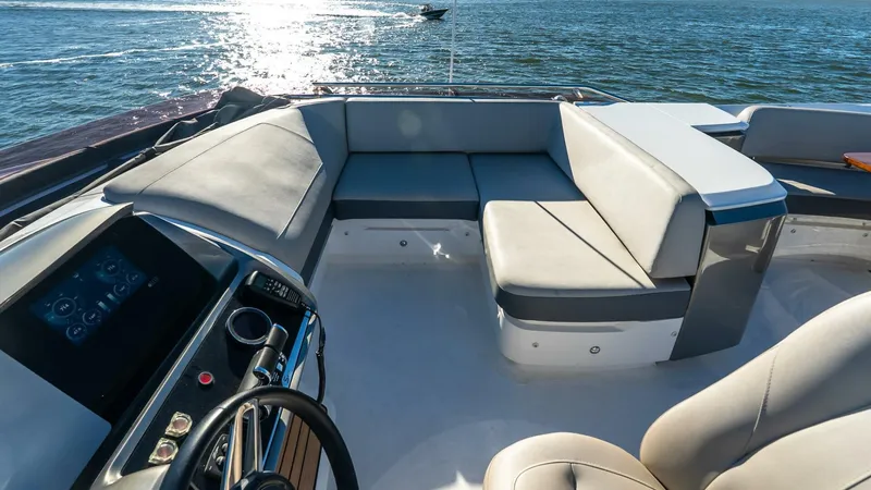 Slide: The Image of Princess Marine S60 Sportbridge 2019 - 5759398