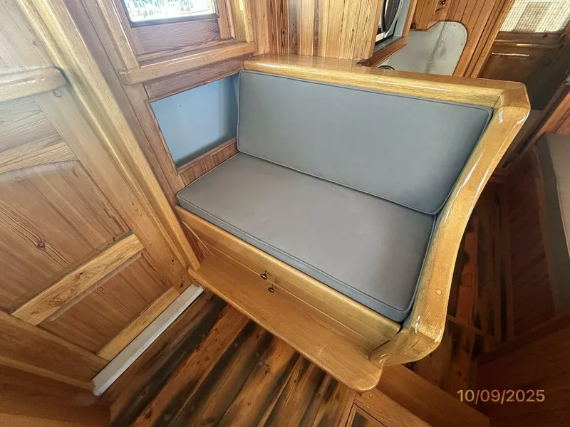 Slide: The Image of Choptank pilothouse starboard seating - 5776084