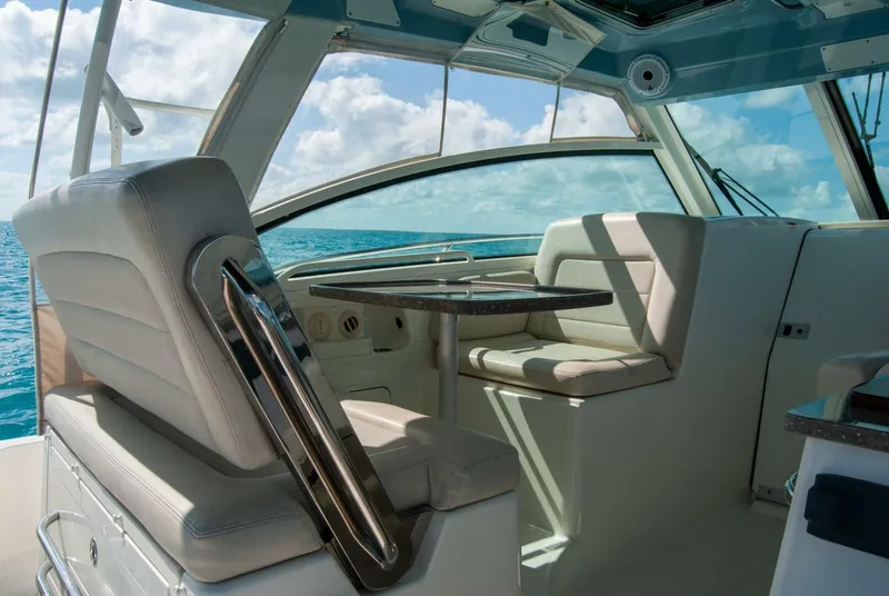 Slide: The Image of Boston Whaler 34 2021 - 5761401