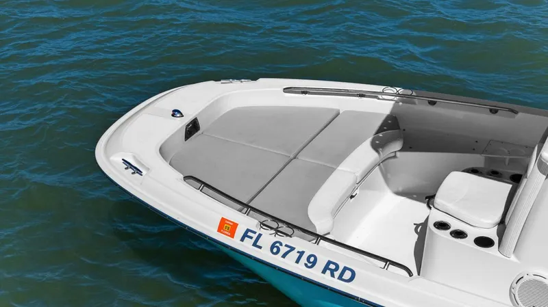 Slide: The Image of Boston Whaler 210 Dauntless 2016 - 5761445