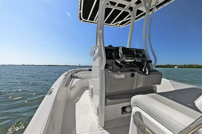Slide: The Image of Boston Whaler 210 Dauntless 2016 - 5761468
