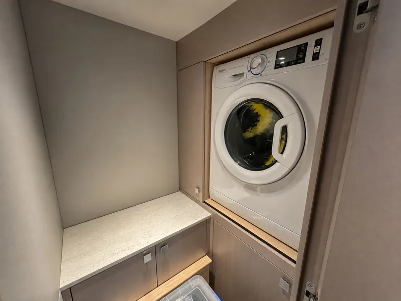 Slide: The Image of Sunseeker 55 Predator 2025 - 7518792