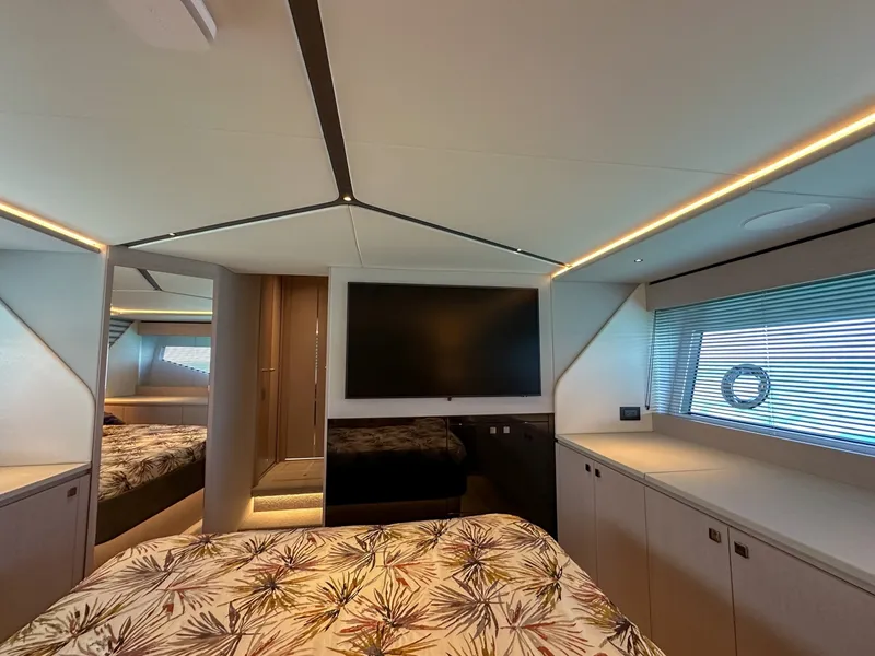 Slide: The Image of Sunseeker 55 Predator 2025 - 7518795