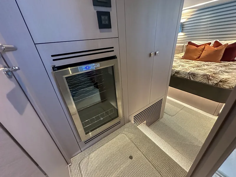 Slide: The Image of Sunseeker 55 Predator 2025 - 7518791