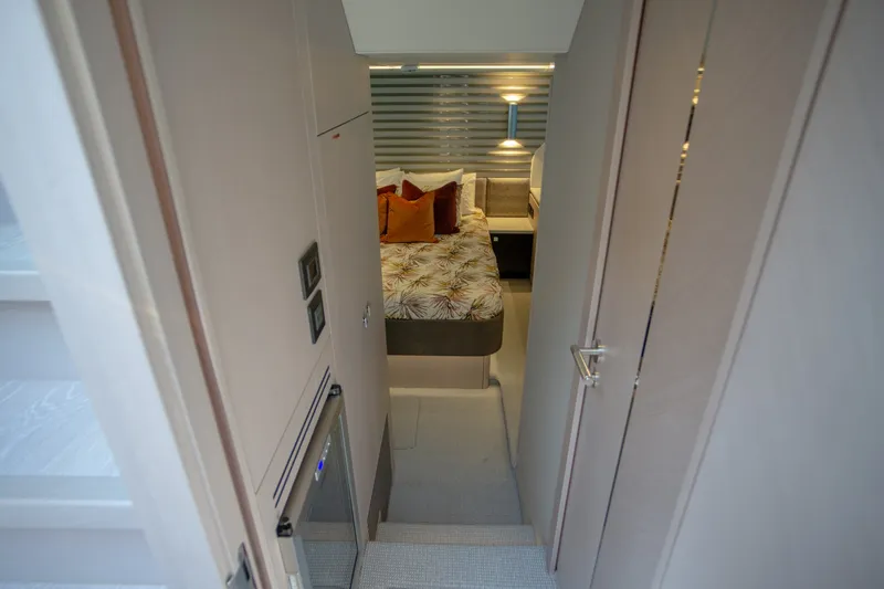 Slide: The Image of Sunseeker 55 Predator 2025 - 7518793