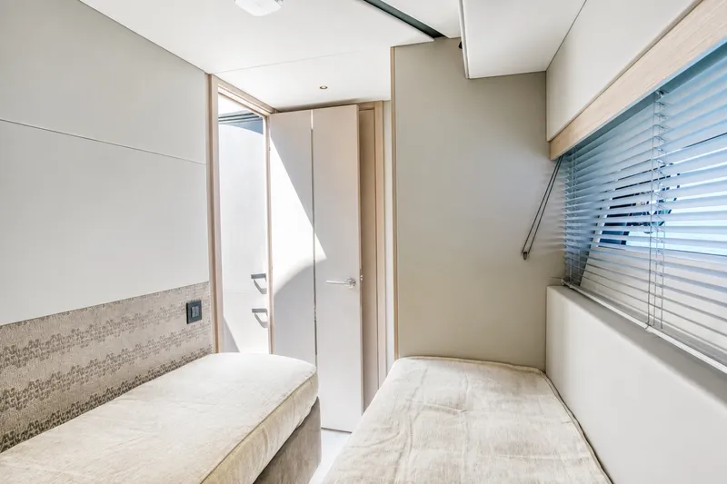 Slide: The Image of Sunseeker 55 Predator 2025 - 7518805
