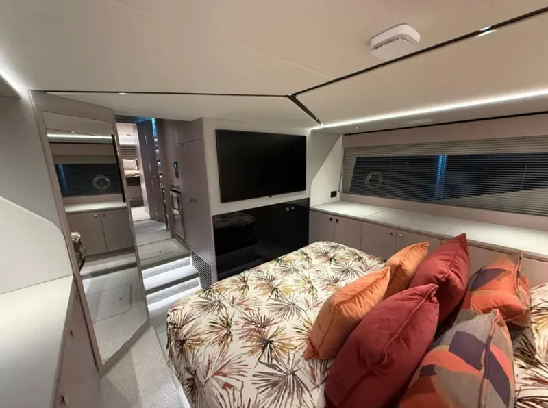 Slide: The Image of Sunseeker 55 Predator 2025 - 5763204