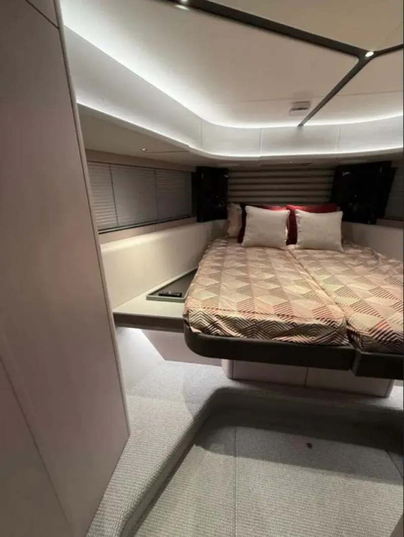 Slide: The Image of Sunseeker 55 Predator 2025 - 5763209