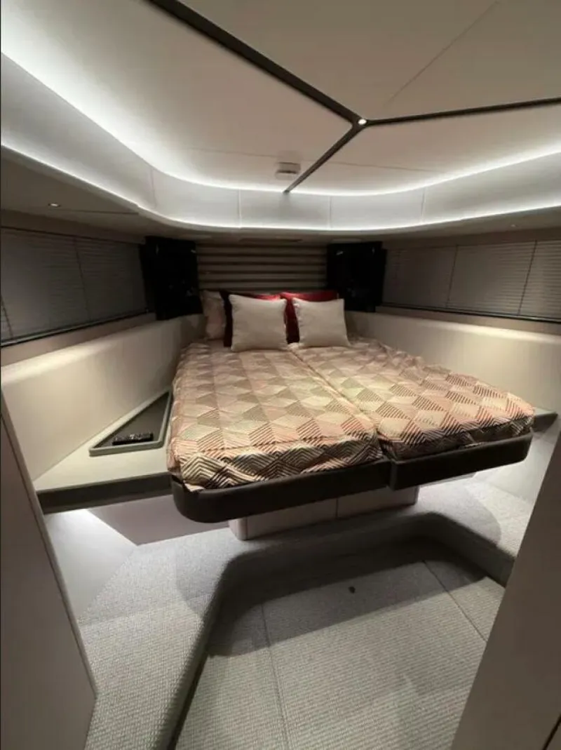 Slide: The Image of Sunseeker 55 Predator 2025 - 5763210