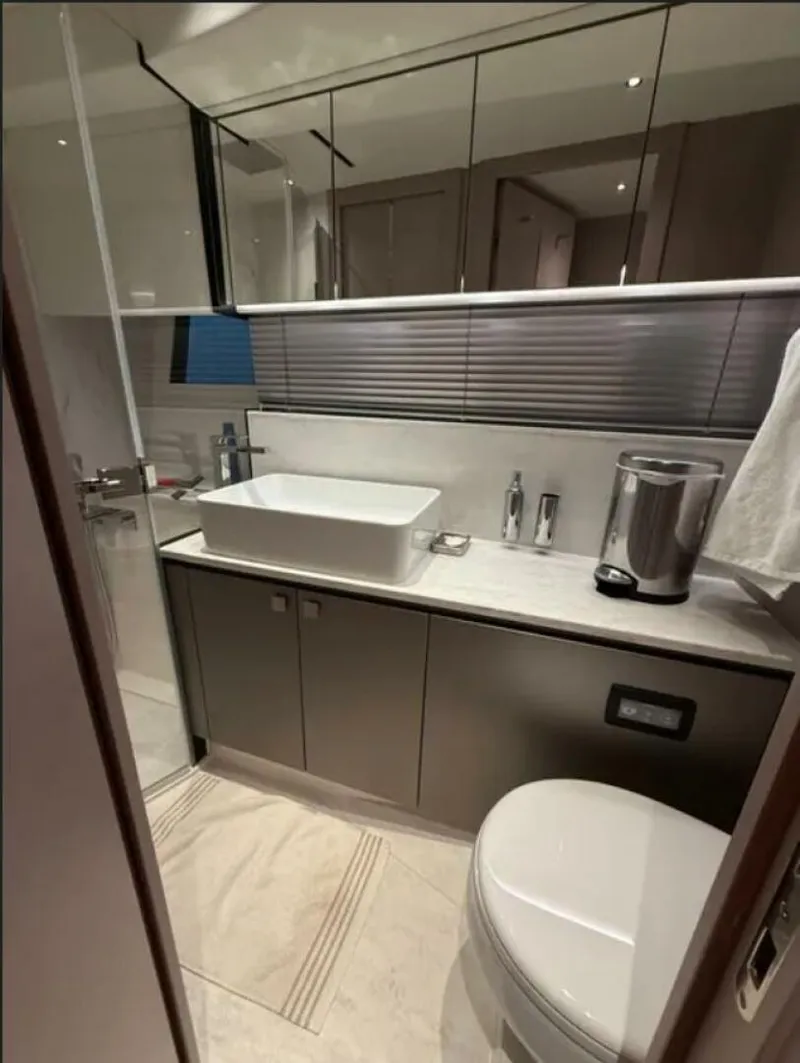 Slide: The Image of Sunseeker 55 Predator 2025 - 5763212