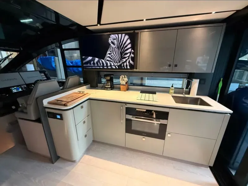 Slide: The Image of Sunseeker 55 Predator 2025 - 5763196