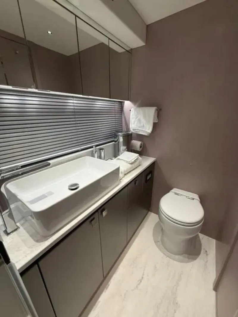 Slide: The Image of Sunseeker 55 Predator 2025 - 5763214