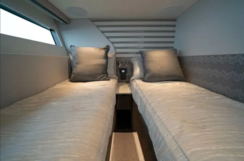 Slide: The Image of Sunseeker 55 Predator 2025 - 5763215