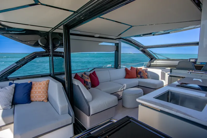 Slide: The Image of Sunseeker 55 Predator 2025 - 7518778