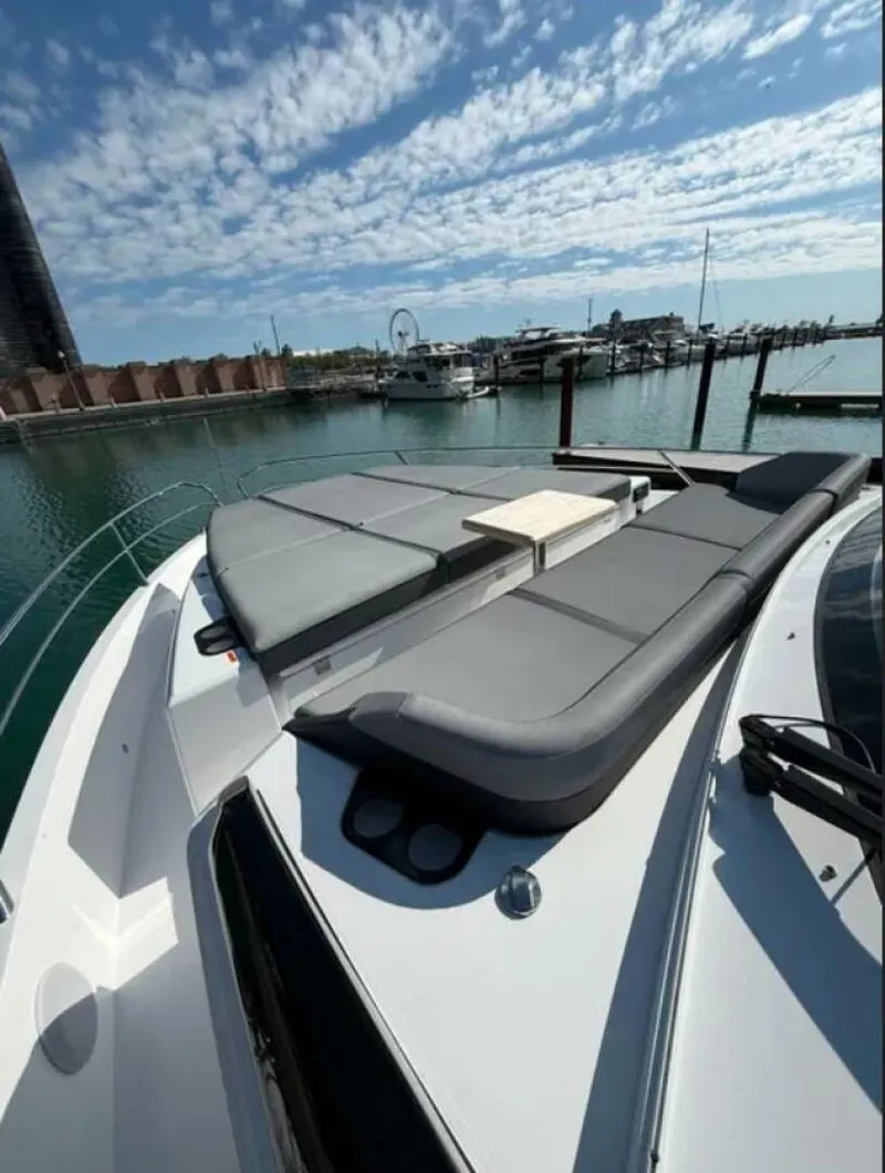 Slide: The Image of Sunseeker 55 Predator 2025 - 5763219