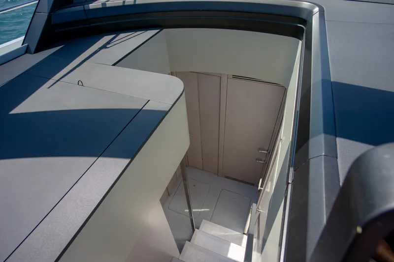 Slide: The Image of Sunseeker 55 Predator 2025 - 7518789
