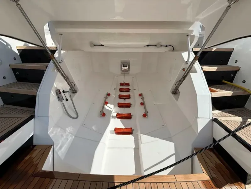 Slide: The Image of Sunseeker 55 Predator 2025 - 5763228
