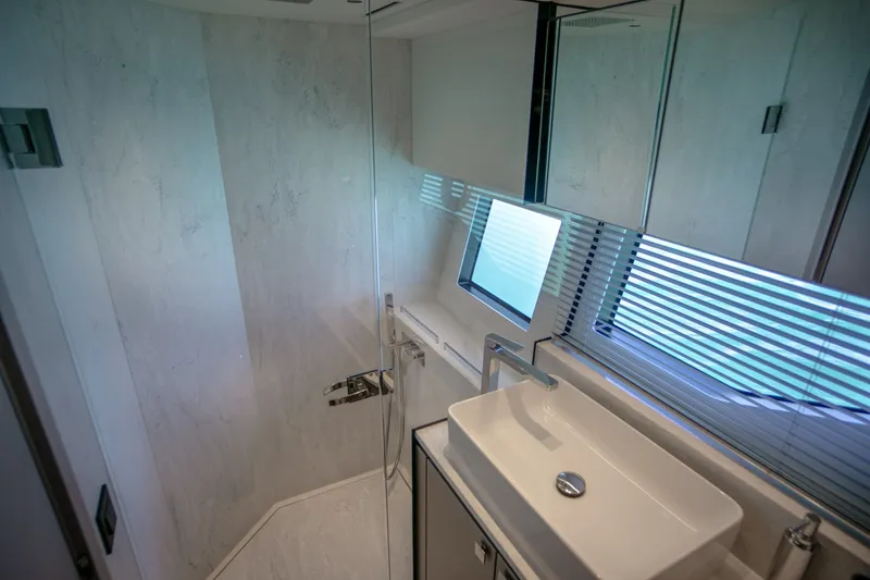 Slide: The Image of Sunseeker 55 Predator 2025 - 7597523