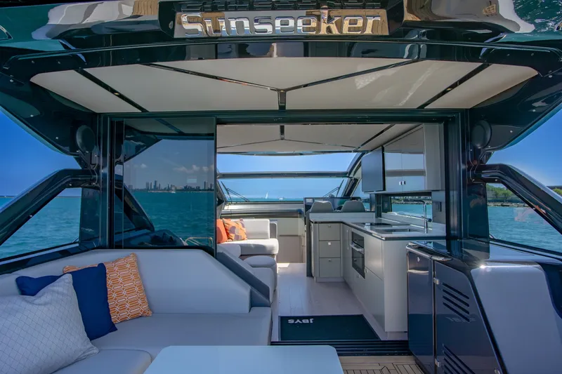 Slide: The Image of Sunseeker 55 Predator 2025 - 7518781