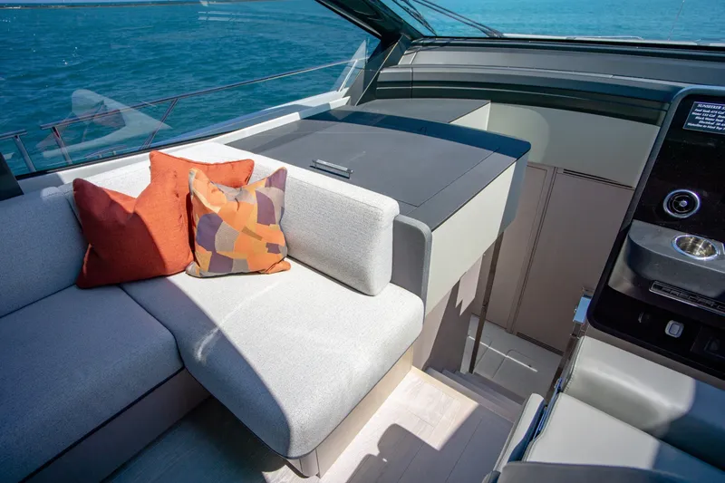 Slide: The Image of Sunseeker 55 Predator 2025 - 7518788
