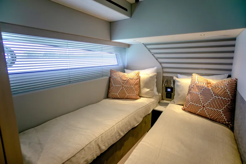 Slide: The Image of Sunseeker 55 Predator 2025 - 7518804