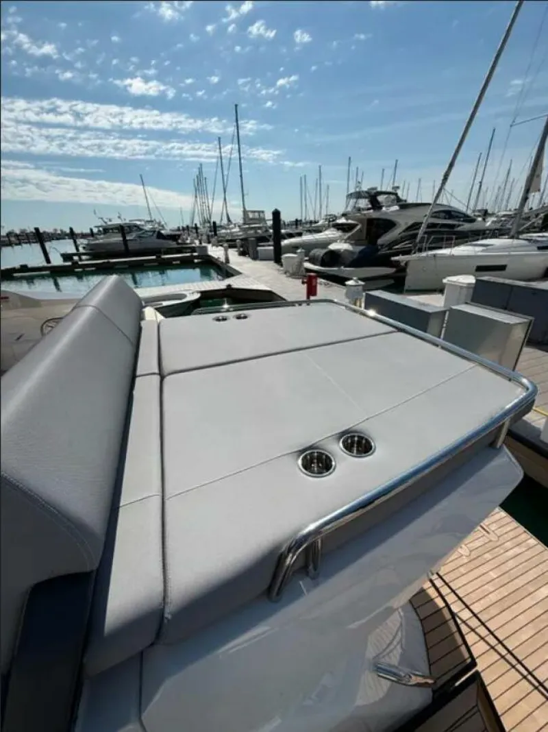 Slide: The Image of Sunseeker 55 Predator 2025 - 5763201