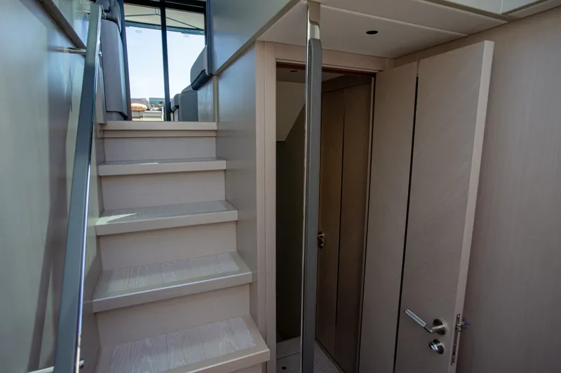Slide: The Image of Sunseeker 55 Predator 2025 - 7518790