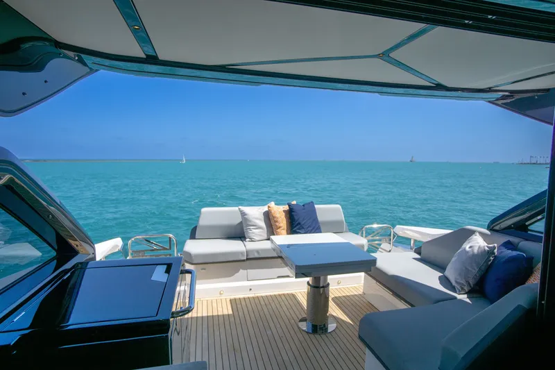 Slide: The Image of Sunseeker 55 Predator 2025 - 7518777