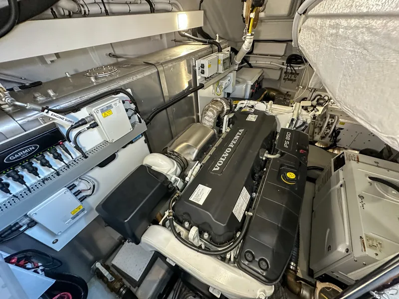 Slide: The Image of Sunseeker 55 Predator 2025 - 7518806