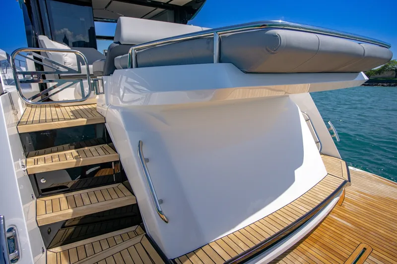 Slide: The Image of Sunseeker 55 Predator 2025 - 7518773