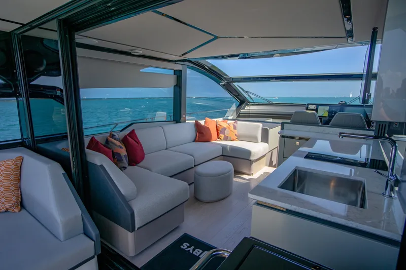 Slide: The Image of Sunseeker 55 Predator 2025 - 7518780