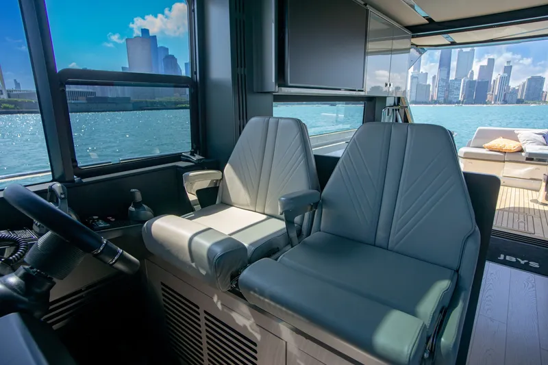Slide: The Image of Sunseeker 55 Predator 2025 - 7518785