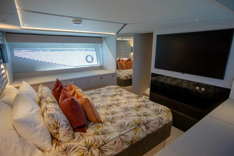 Slide: The Image of Sunseeker 55 Predator 2025 - 7518794